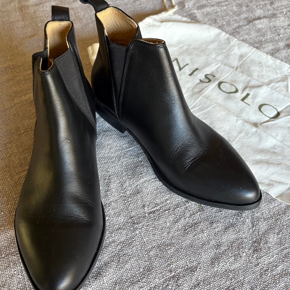 Nisolo Classic Chelsea Commuter boots-- 8.5 and gorgeous!